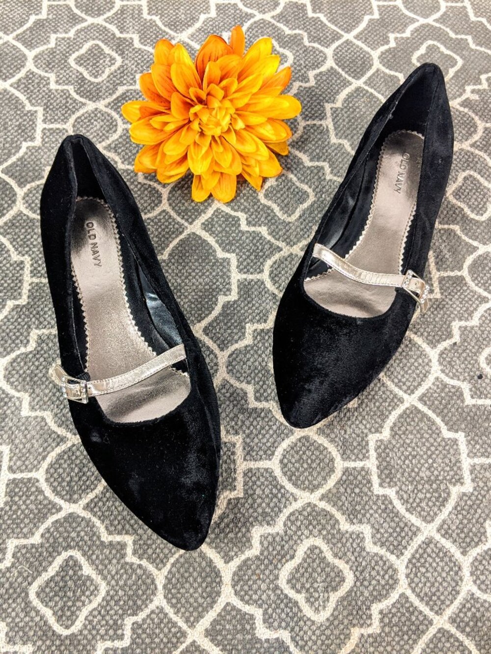*OLD NAVY Black Velvet Mary Jane Shoes Sz 8